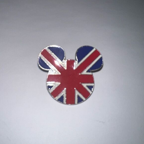 Disney Collectible Pin Badge  WDW Epcot Flag of Great Britain Mickey Mouse Ears - Picture 2 of 7